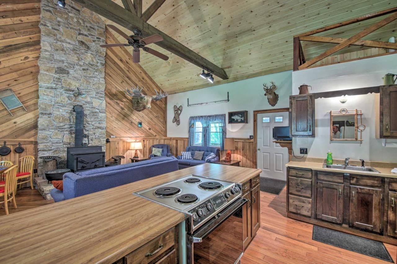 Waters Edge Retreat With Deck On Patoka Lake! Taswell エクステリア 写真